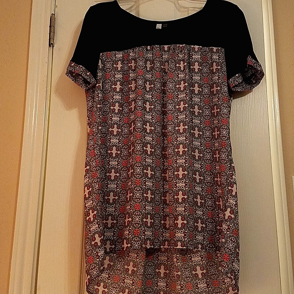 NY & Company Large flowy Hi-Lo tunic top